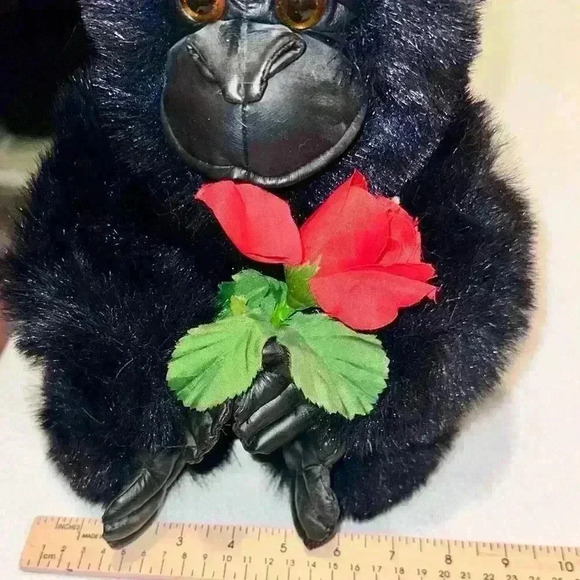 15" Black Gorilla Holding Red Rose - Picture 7 of 7